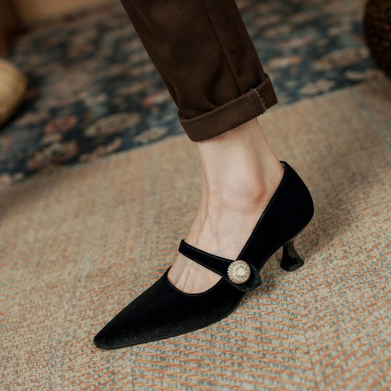 Weinrote Mary-Jane-Schuhe mit  – Womens Heels Bewertung und Preis