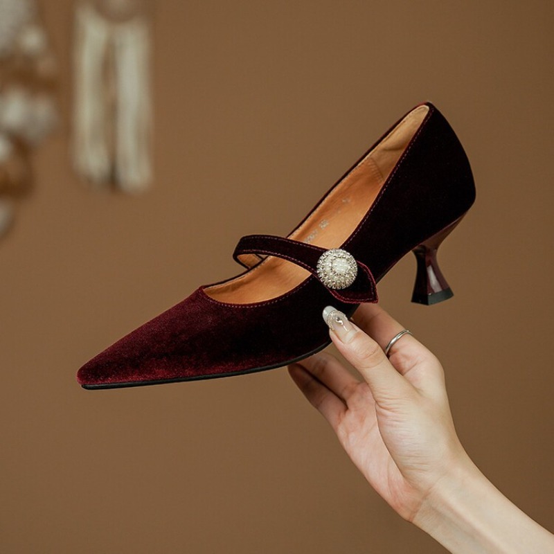 Weinrote Mary-Jane-Schuhe mit  – Womens Heels Bewertung und Preis